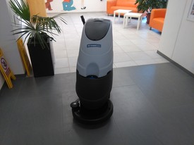 Podlahový mycí stroj s chodící obsluhou FREE EVO 50E
